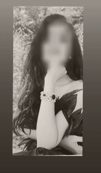 Elsa, 28