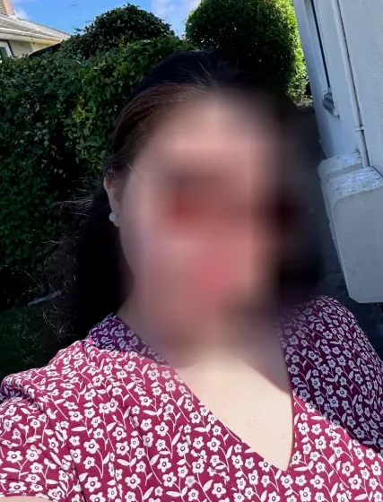 Henna, 28