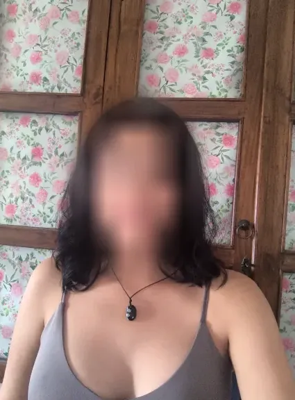 Julia, 38