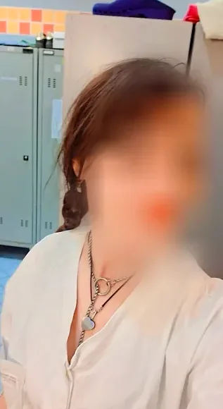 Nella, 32