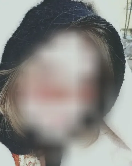 Nina, 19