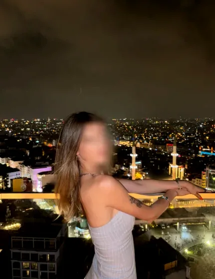 Sara, 27