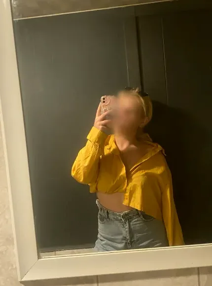 Ulla, 23